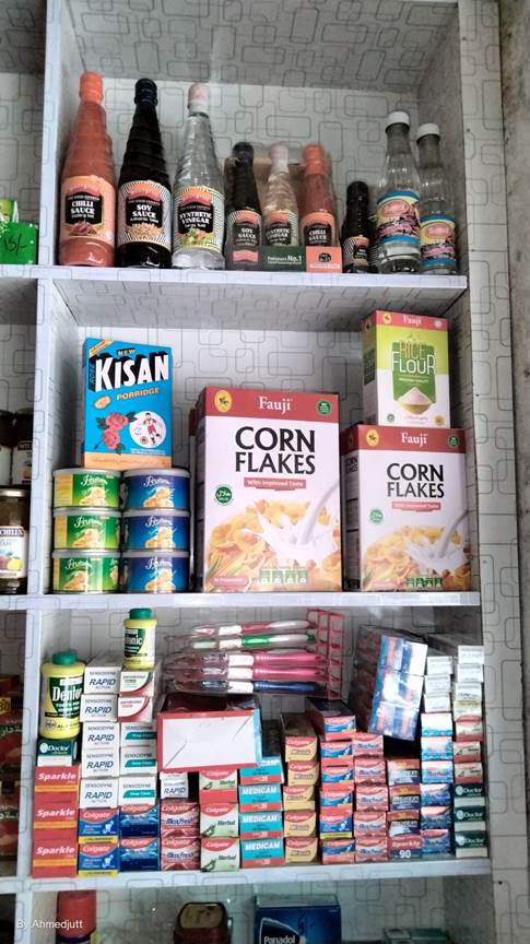 A shelf with various food items

Description automatically generated